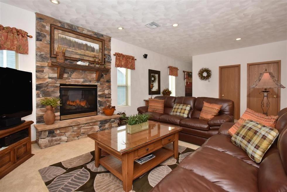 Seven Springs Woodridge 4 Bedroom Premium Condo, Mountain Views! Champion