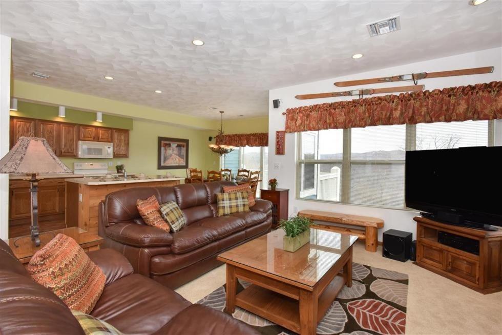 Seven Springs Woodridge 4 Bedroom Premium Condo, Mountain Views!