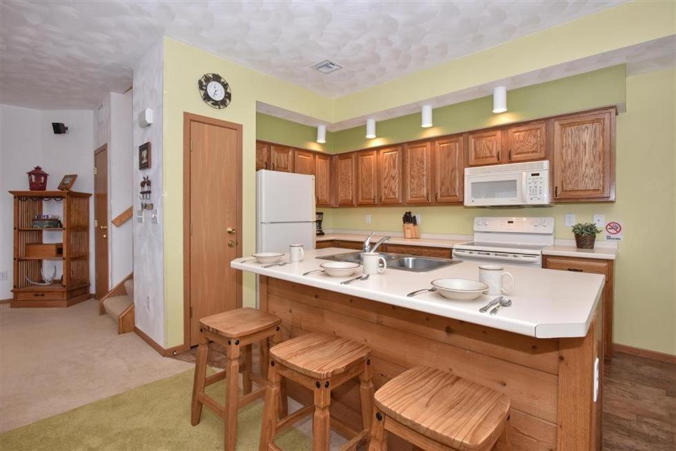Seven Springs Woodridge 4 Bedroom Premium Condo, Mountain Views! * Champion